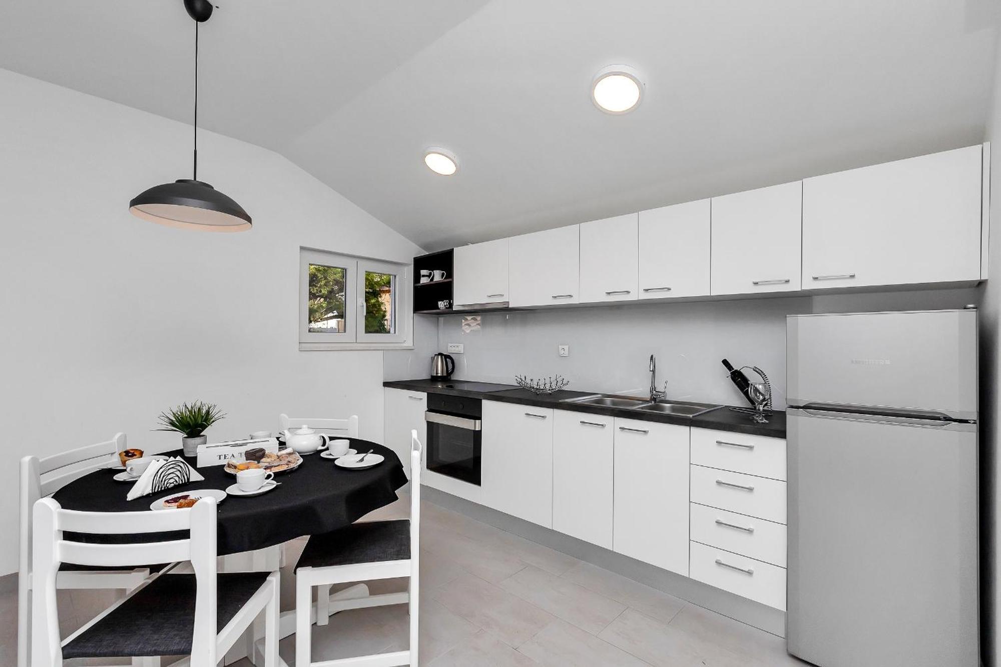 Apartments And Rooms By The Sea Baska Voda, Makarska - 2578 외부 사진