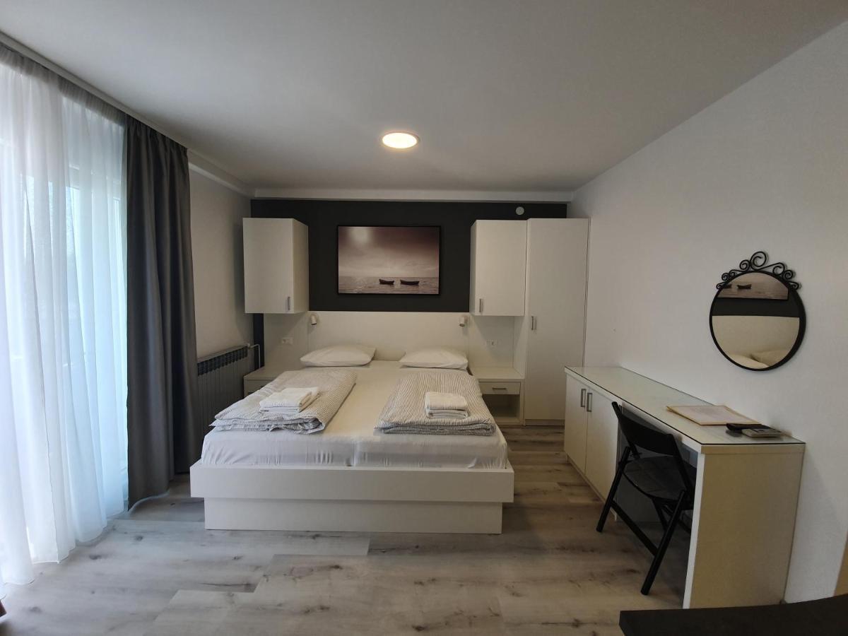 Apartments And Rooms By The Sea Baska Voda, Makarska - 2578 외부 사진