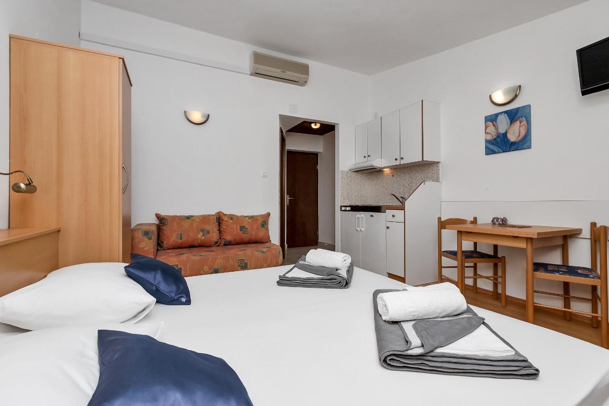 Apartments And Rooms By The Sea Baska Voda, Makarska - 2578 객실 사진