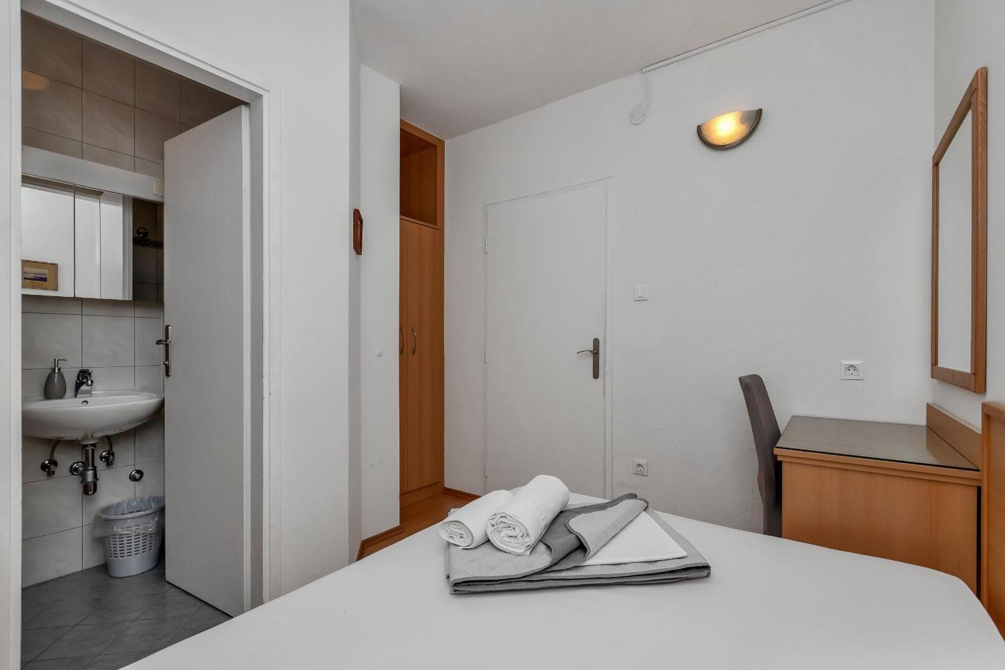 Apartments And Rooms By The Sea Baska Voda, Makarska - 2578 객실 사진